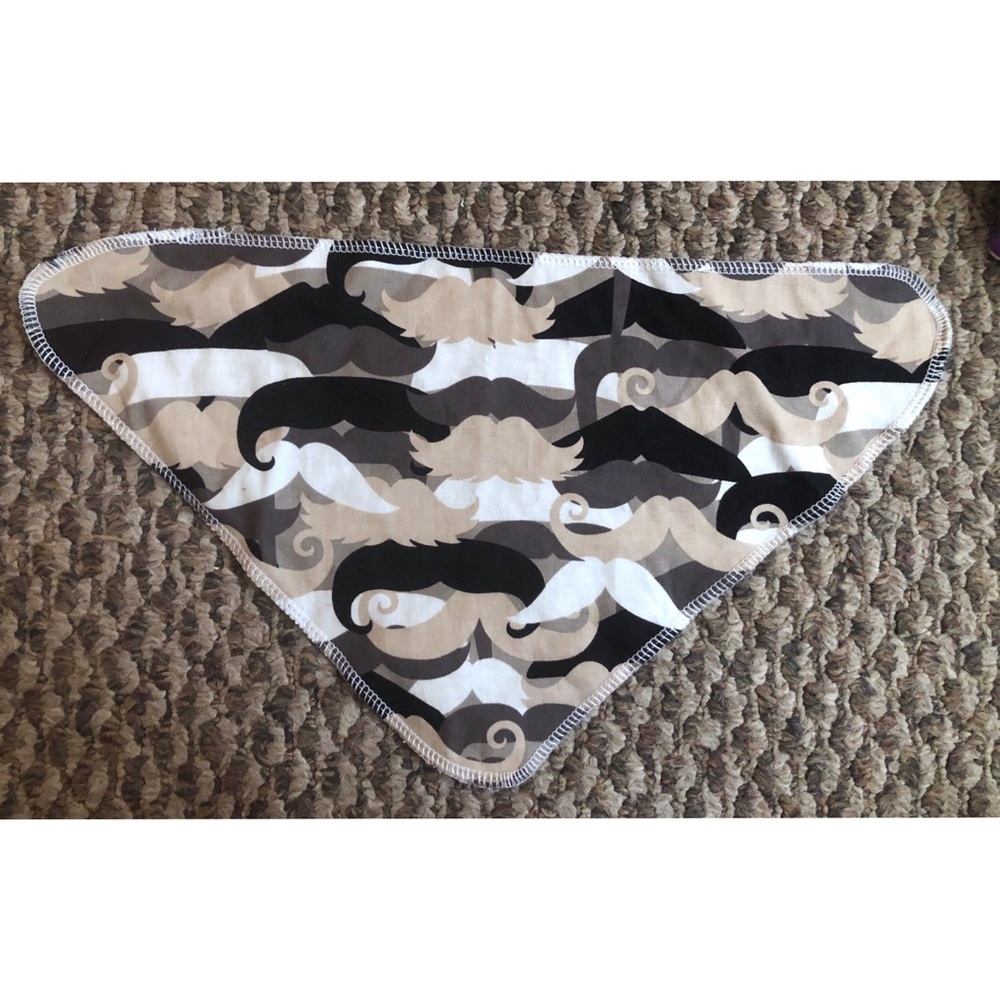 Mustache bibdana(will add snaps)